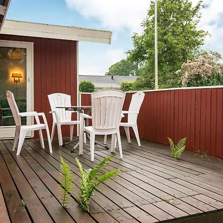 בית נופש Spacious Retreat In Rendbjerg-by Traum *